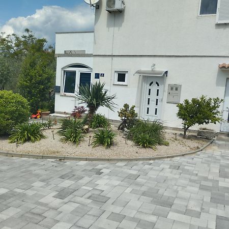 Apartment Lucia Punat Exterior foto